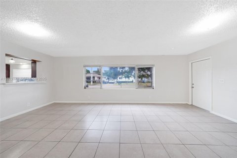 Casa en venta en West Park, Florida, 4 dormitorios, 161.84 m2 № 1983687 - foto 6