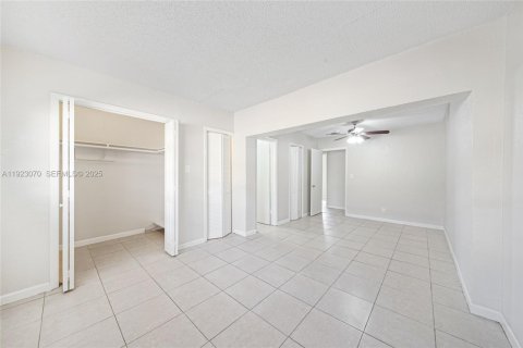 Casa en venta en West Park, Florida, 4 dormitorios, 161.84 m2 № 1983687 - foto 15