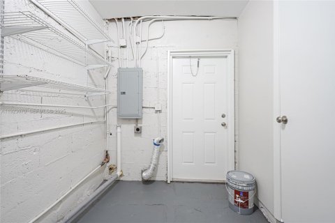 Casa en venta en West Park, Florida, 4 dormitorios, 161.84 m2 № 1983687 - foto 24