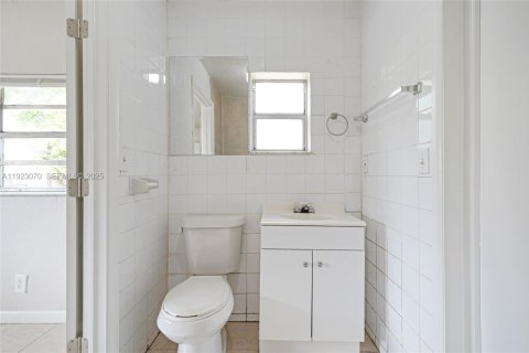 Casa en venta en West Park, Florida, 4 dormitorios, 161.84 m2 № 1983687 - foto 21