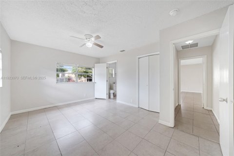Casa en venta en West Park, Florida, 4 dormitorios, 161.84 m2 № 1983687 - foto 20