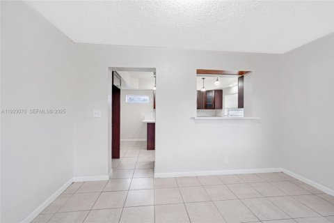 Casa en venta en West Park, Florida, 4 dormitorios, 161.84 m2 № 1983687 - foto 7