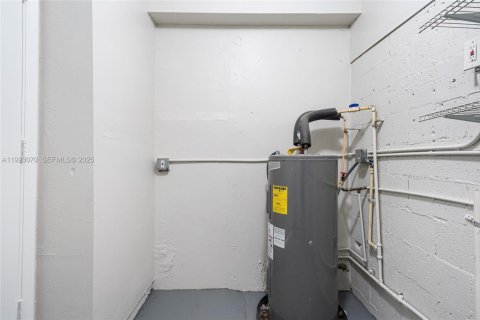 Casa en venta en West Park, Florida, 4 dormitorios, 161.84 m2 № 1983687 - foto 25