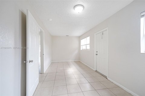 Casa en venta en West Park, Florida, 4 dormitorios, 161.84 m2 № 1983687 - foto 13