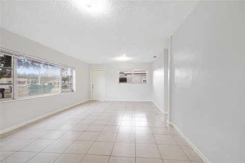 Casa en venta en West Park, Florida, 4 dormitorios, 161.84 m2 № 1983687 - foto 4