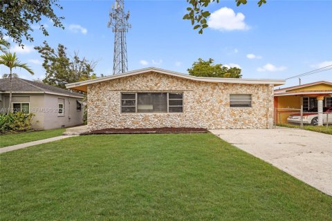 Casa en venta en West Park, Florida, 4 dormitorios, 161.84 m2 № 1983687 - foto 2