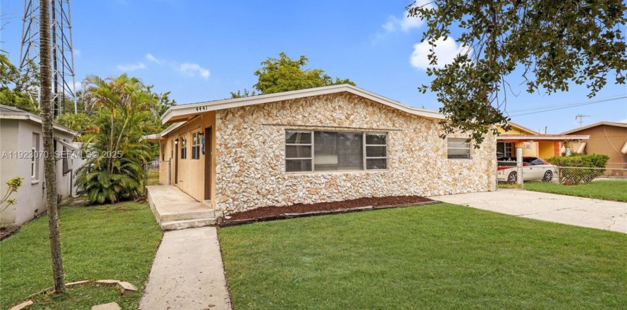 Casa en West Park, Florida 4 dormitorios, 161.84 m2 № 1983687