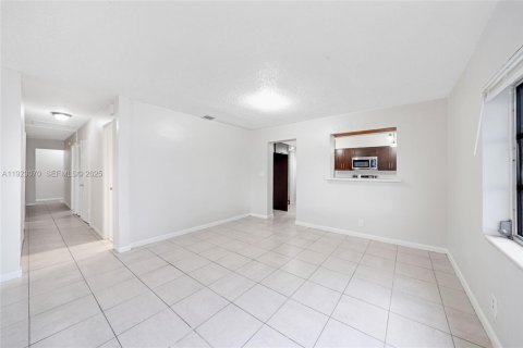 Casa en venta en West Park, Florida, 4 dormitorios, 161.84 m2 № 1983687 - foto 5