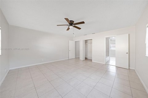 Casa en venta en West Park, Florida, 4 dormitorios, 161.84 m2 № 1983687 - foto 18