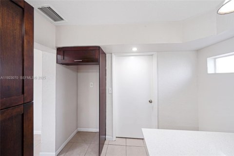 Casa en venta en West Park, Florida, 4 dormitorios, 161.84 m2 № 1983687 - foto 10