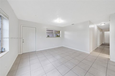 Casa en venta en West Park, Florida, 4 dormitorios, 161.84 m2 № 1983687 - foto 3