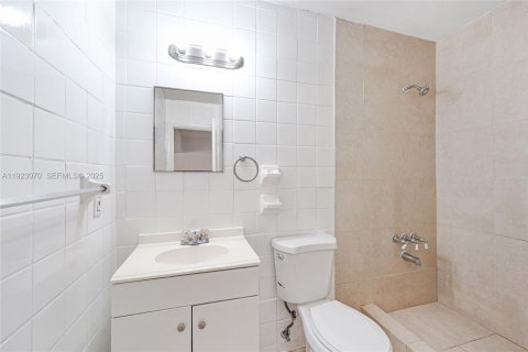 Casa en venta en West Park, Florida, 4 dormitorios, 161.84 m2 № 1983687 - foto 16