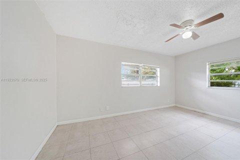 Casa en venta en West Park, Florida, 4 dormitorios, 161.84 m2 № 1983687 - foto 19