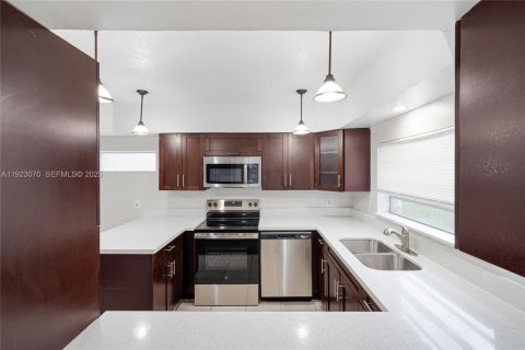 Casa en venta en West Park, Florida, 4 dormitorios, 161.84 m2 № 1983687 - foto 8