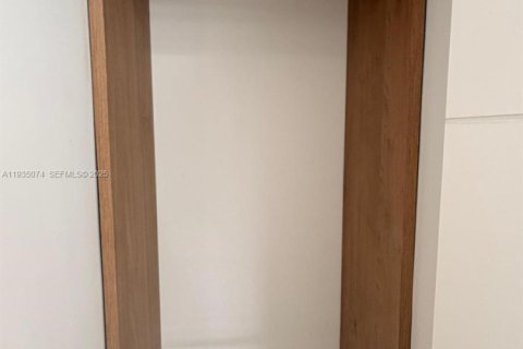 Apartamento en alquiler en Miami, Florida, 2 dormitorios, 68.28 m2 № 2152534 - foto 11