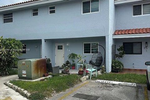 Adosado en venta en Sweetwater, Florida, 3 dormitorios, 108.97 m2 № 1975763 - foto 1