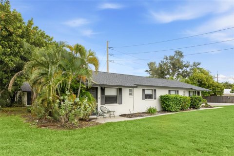 Propiedad comercial en venta en Sarasota, Florida, 8 dormitorios, 294.69 m2 № 2258224 - foto 4