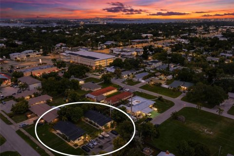Propiedad comercial en venta en Sarasota, Florida, 8 dormitorios, 294.69 m2 № 2258224 - foto 23