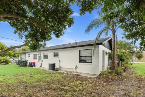 Propiedad comercial en venta en Sarasota, Florida, 8 dormitorios, 294.69 m2 № 2258224 - foto 22