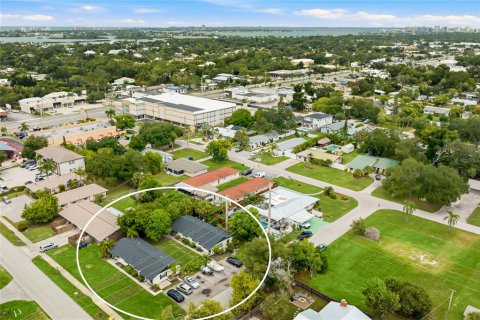 Propiedad comercial en Sarasota, Florida 8 dormitorios, 294.69 m2 № 2258224