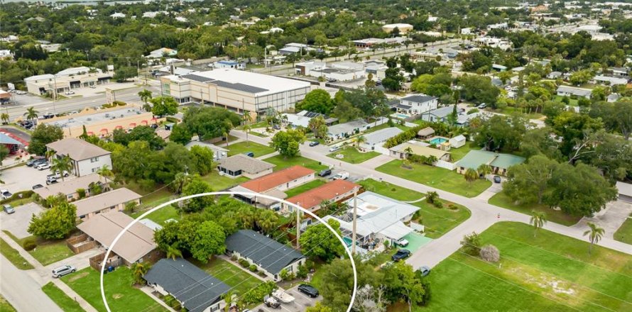 Propiedad comercial en Sarasota, Florida 8 dormitorios, 294.69 m2 № 2258224