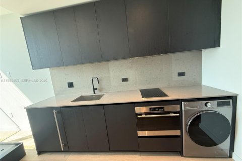 Condo in Miami, Florida  № 2255406 - photo 8