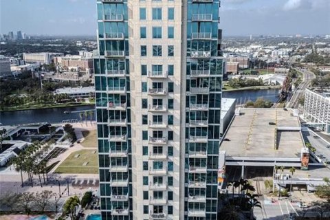 Condominio en Tampa, Florida, 2 dormitorios № 2093585