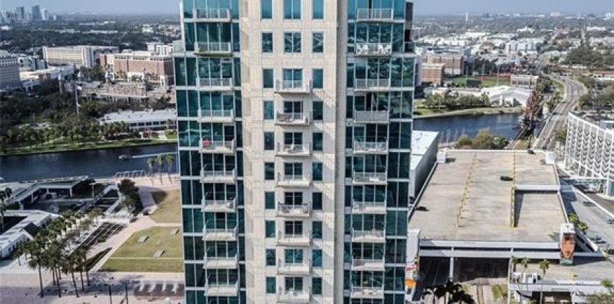 Condominio en Tampa, Florida, 2 dormitorios № 2093585