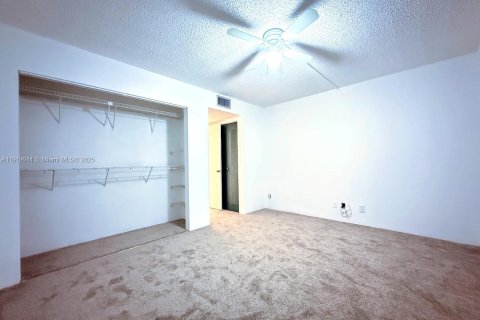 Condo in Lauderhill, Florida, 1 bedroom  № 1974378 - photo 8