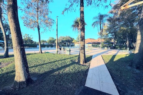 Condo in Lauderhill, Florida, 1 bedroom  № 1974378 - photo 15