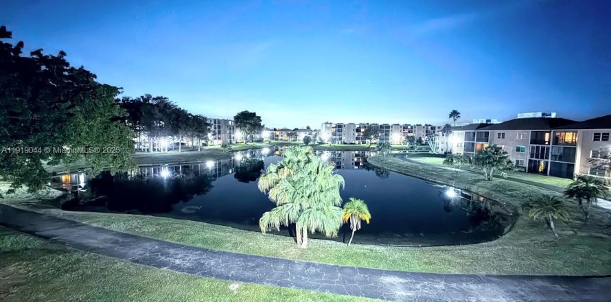 Condo in Lauderhill, Florida, 1 bedroom  № 1974378