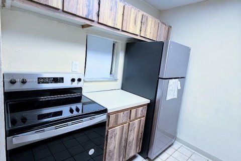 Condo in Lauderhill, Florida, 1 bedroom  № 1974378 - photo 4