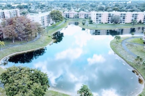 Condominio en venta en Lauderhill, Florida, 1 dormitorio, 60.67 m2 № 1974378 - foto 24