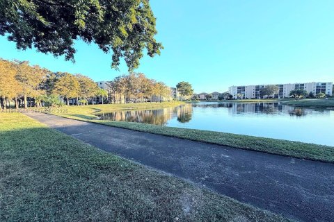 Condominio en venta en Lauderhill, Florida, 1 dormitorio, 60.67 m2 № 1974378 - foto 22