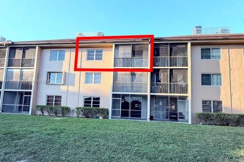 Condo in Lauderhill, Florida, 1 bedroom  № 1974378 - photo 2