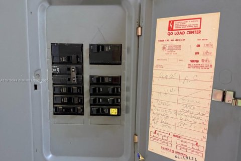 Condo in Lauderhill, Florida, 1 bedroom  № 1974378 - photo 10