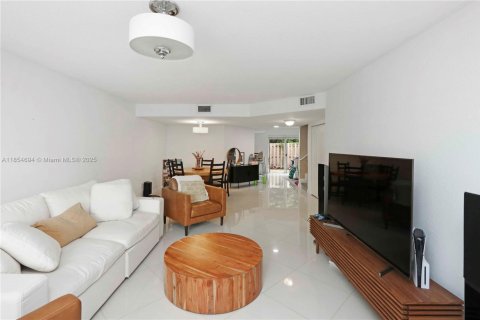 Купить кондоминиум в Дорал, Флорида 3 спальни, 204.94м2, № 1958293 - фото 7