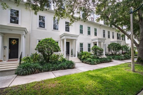 Townhouse in Celebration, Florida 4 bedrooms, 260.22 sq.m. № 2225286 - photo 2