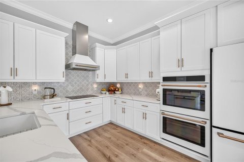 Townhouse in Celebration, Florida 4 bedrooms, 260.22 sq.m. № 2225286 - photo 18