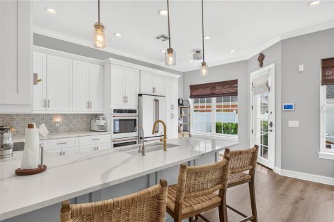 Townhouse in Celebration, Florida 4 bedrooms, 260.22 sq.m. № 2225286 - photo 14