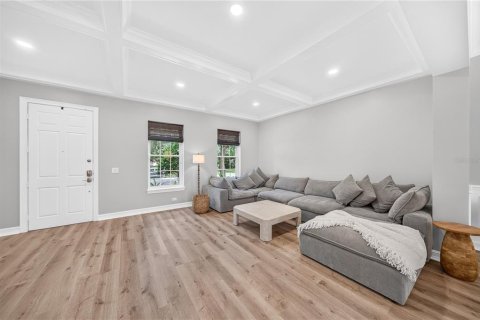 Townhouse in Celebration, Florida 4 bedrooms, 260.22 sq.m. № 2225286 - photo 5