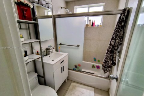 Copropriété à louer à Miami Beach, Floride: 1 chambre, 68 m2 № 2062727 - photo 13