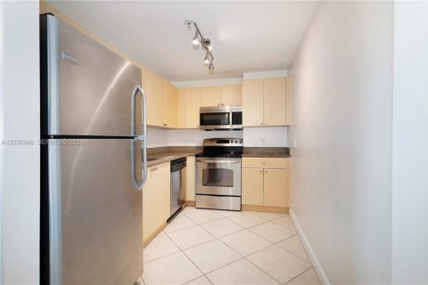 Купить кондоминиум в Майами, Флорида 2 спальни, 83.33м2, № 2088372 - фото 3