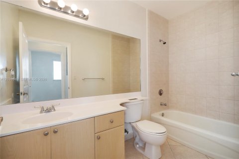 Купить кондоминиум в Майами, Флорида 2 спальни, 83.33м2, № 2088372 - фото 11
