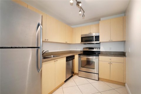 Купить кондоминиум в Майами, Флорида 2 спальни, 83.33м2, № 2088372 - фото 14