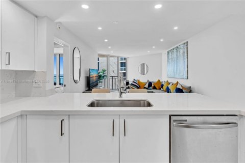 Купить кондоминиум в Санни-Айлс-Бич, Флорида 2 спальни, 119.84м2, № 2022884 - фото 13