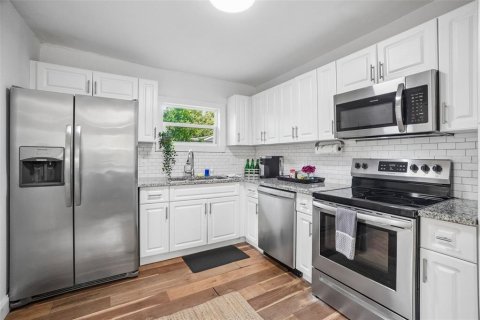 Villa ou maison à vendre à Tampa, Floride: 2 chambres, 81.75 m2 № 2415527 - photo 8