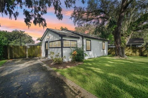 Villa ou maison à Tampa, Floride 2 chambres, 81.75 m2 № 2415527