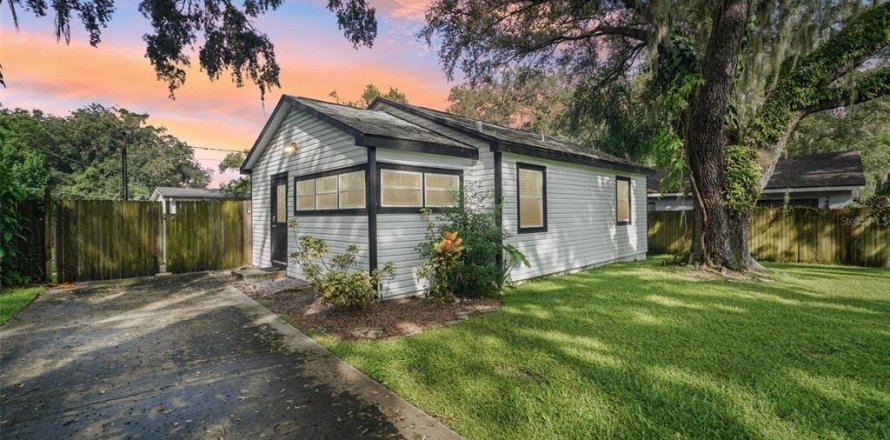 Villa ou maison à Tampa, Floride 2 chambres, 81.75 m2 № 2415527