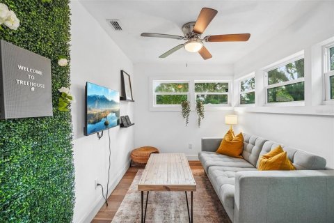 Villa ou maison à vendre à Tampa, Floride: 2 chambres, 81.75 m2 № 2415527 - photo 2